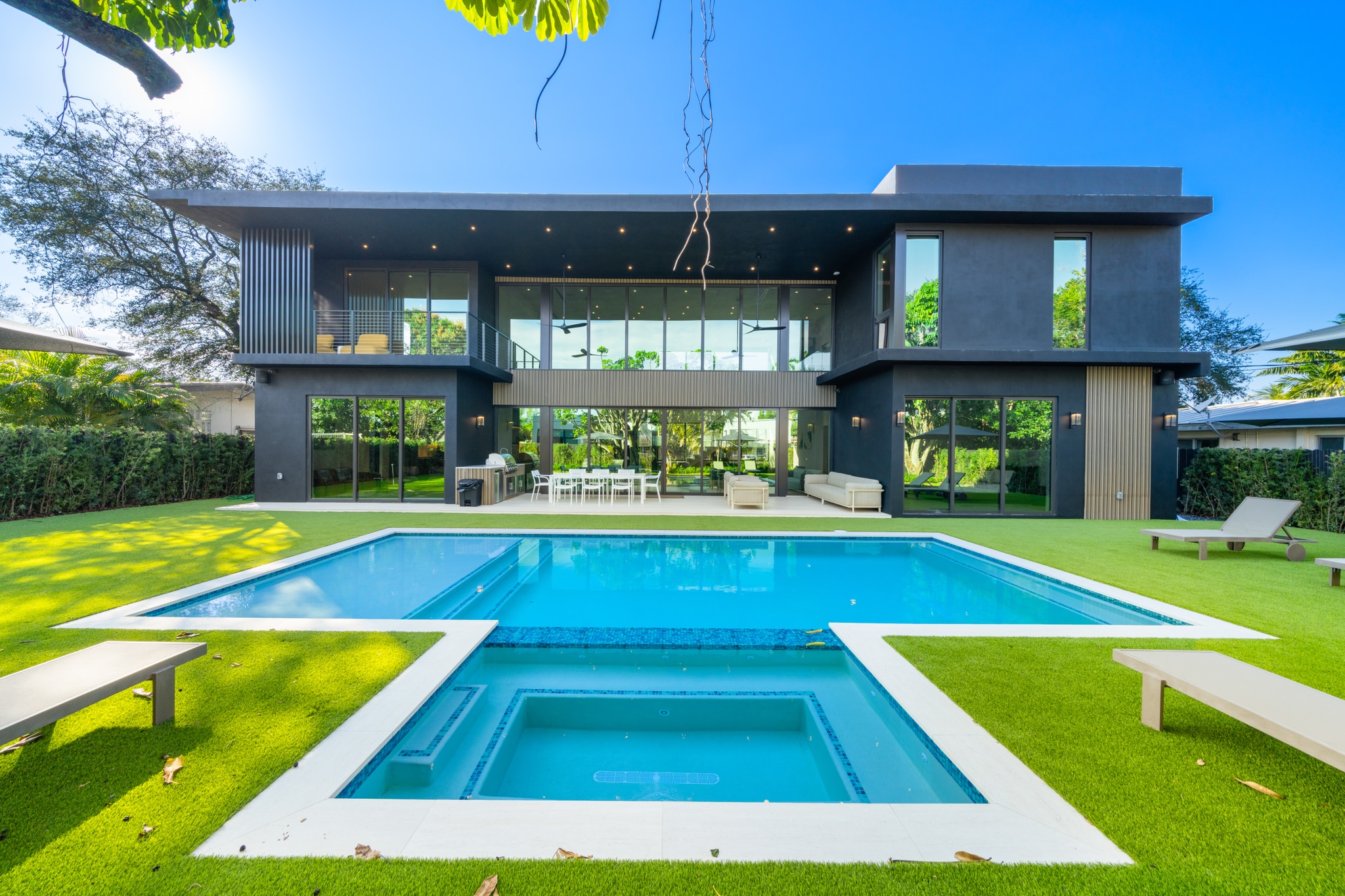 Villa Onyx cover image